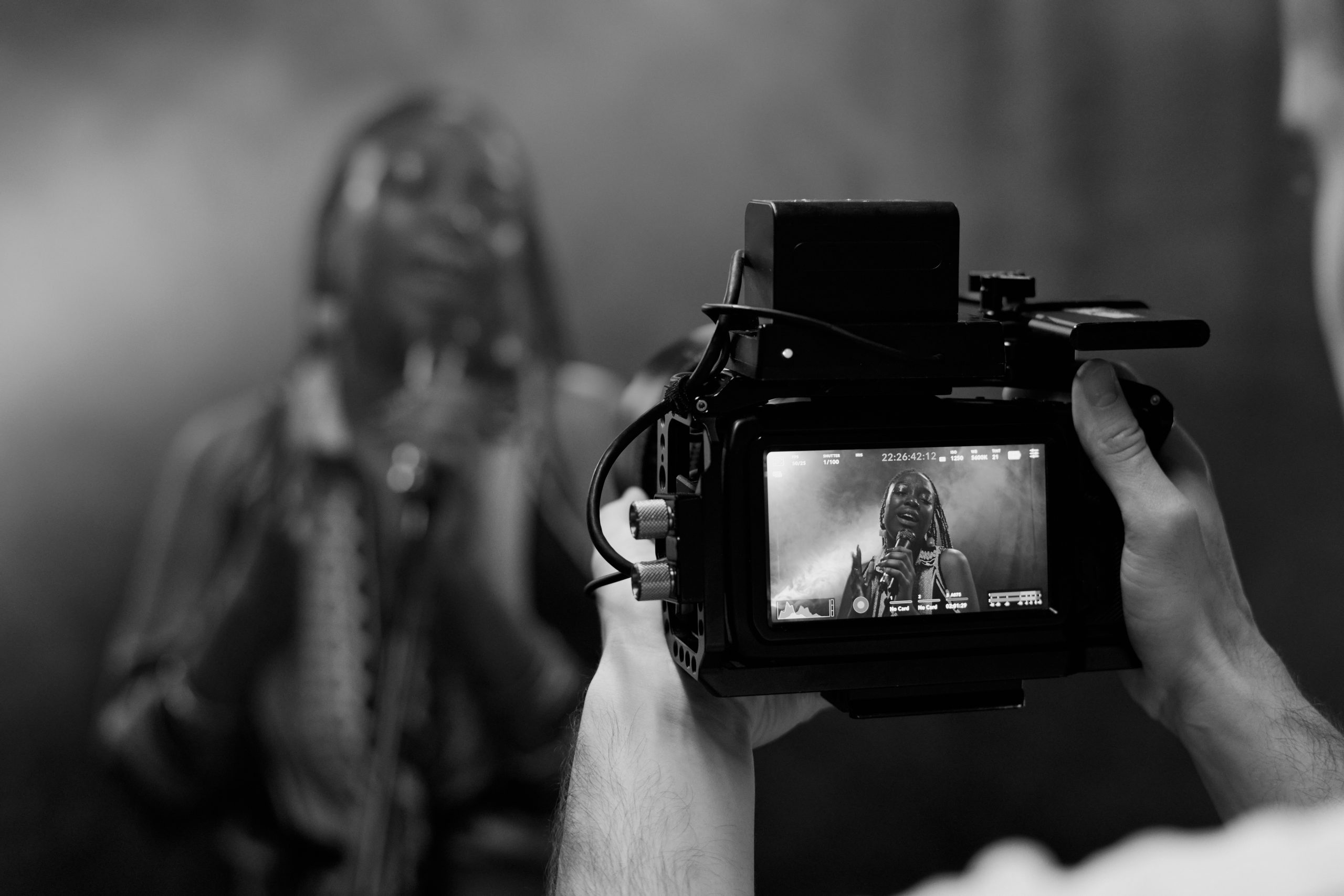 video maker riprende una cantante